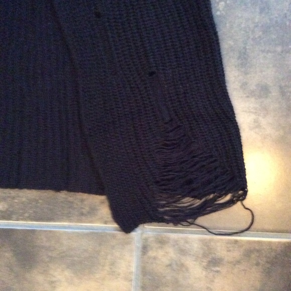 Tunic Sweater w/ Choker - Picture 5 of 6